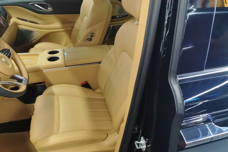 Used VOYAH Dream 2025 PHEV Four-Wheel Drive Prestige Kunpeng Edition
