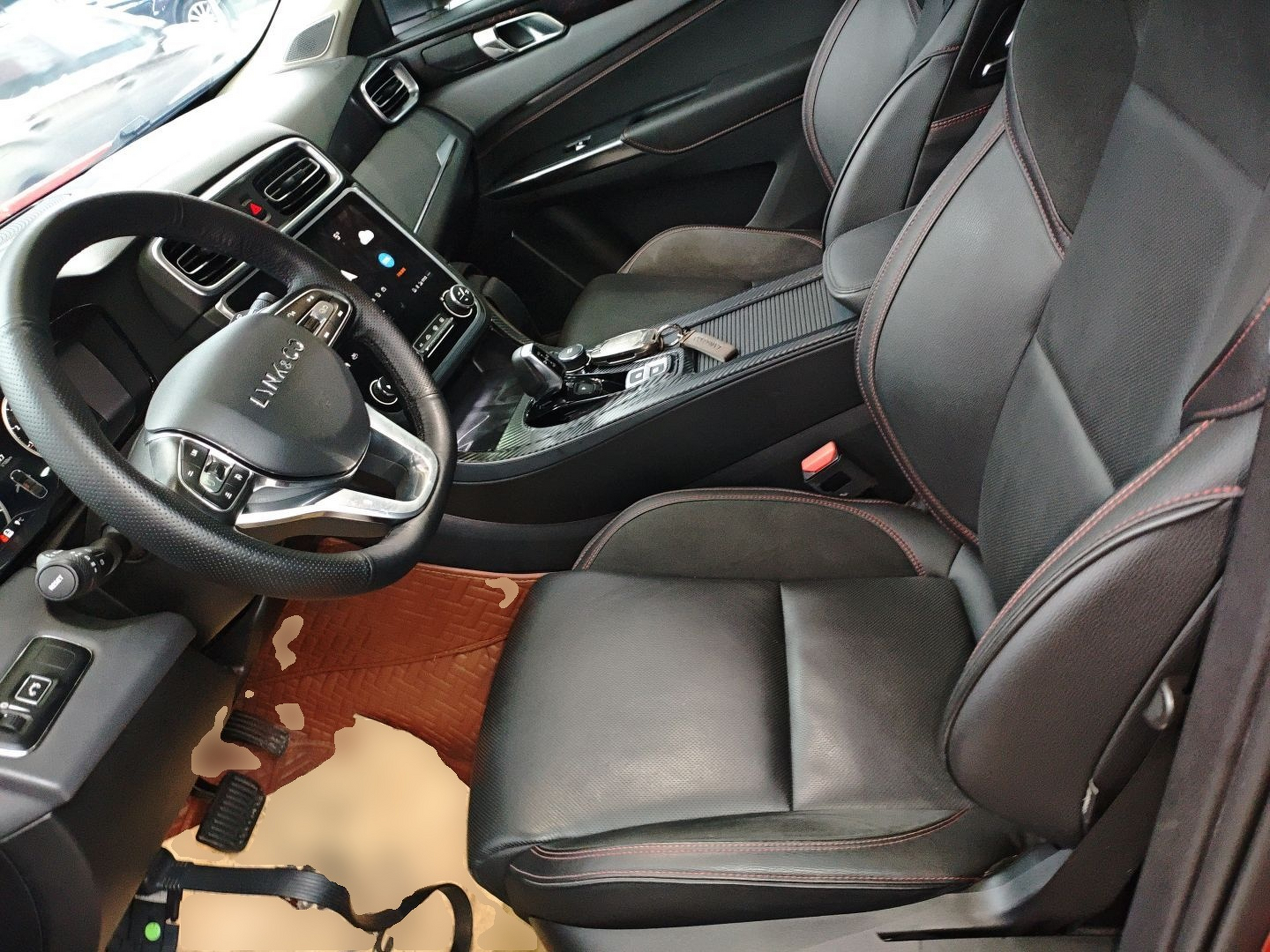 Переднее сиденье в автомобиле