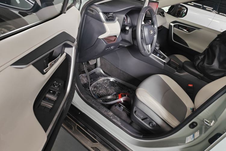 Used Toyota RAV4 2020 2.0L CVT Four-Wheel Drive Prestige Edition
