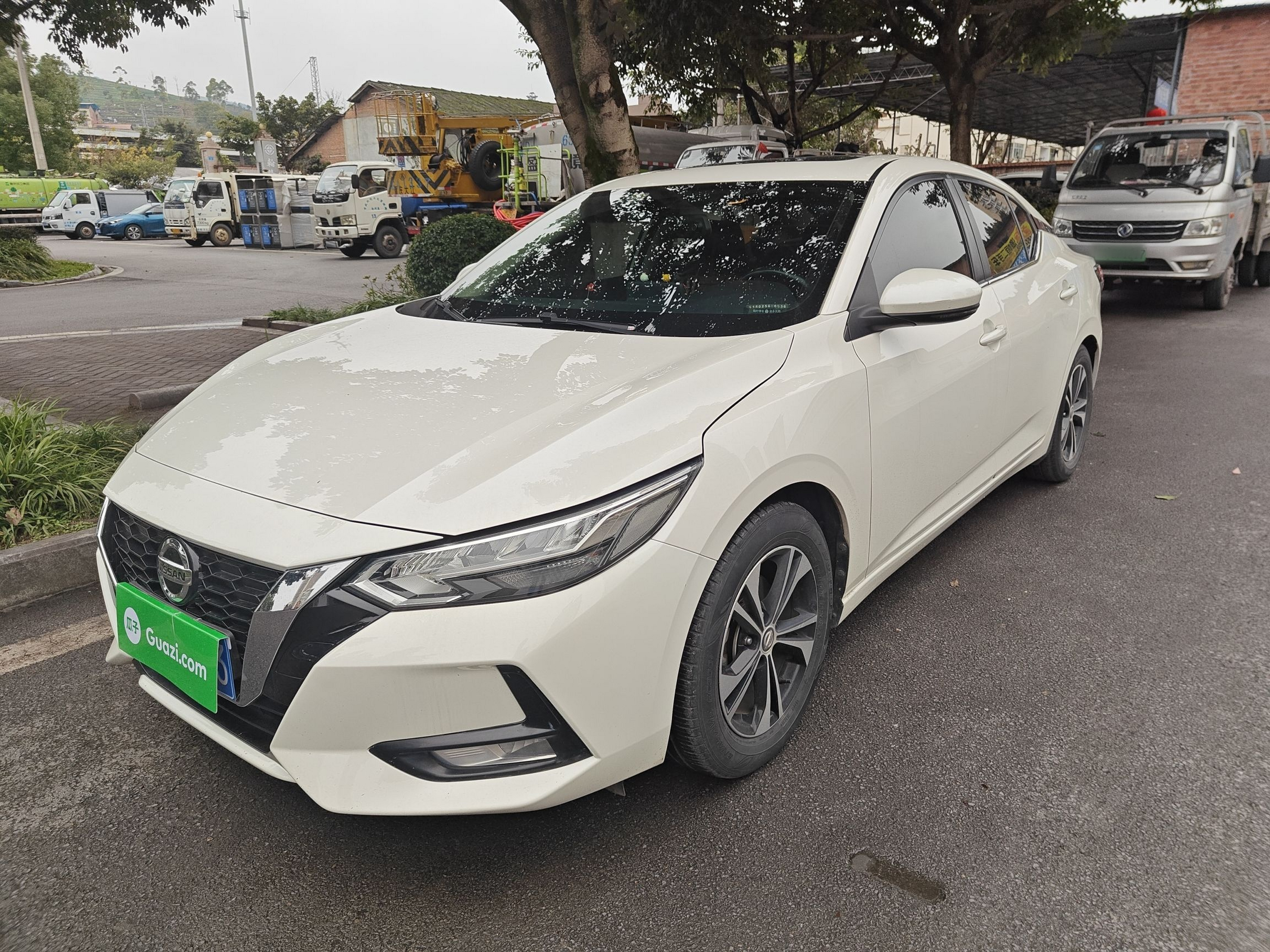 Под передней частью автомобиля