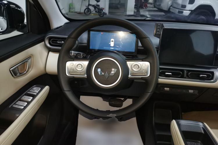 Used Wuling Bingo PLUS 2024 330 km Range Five-Seater Version
