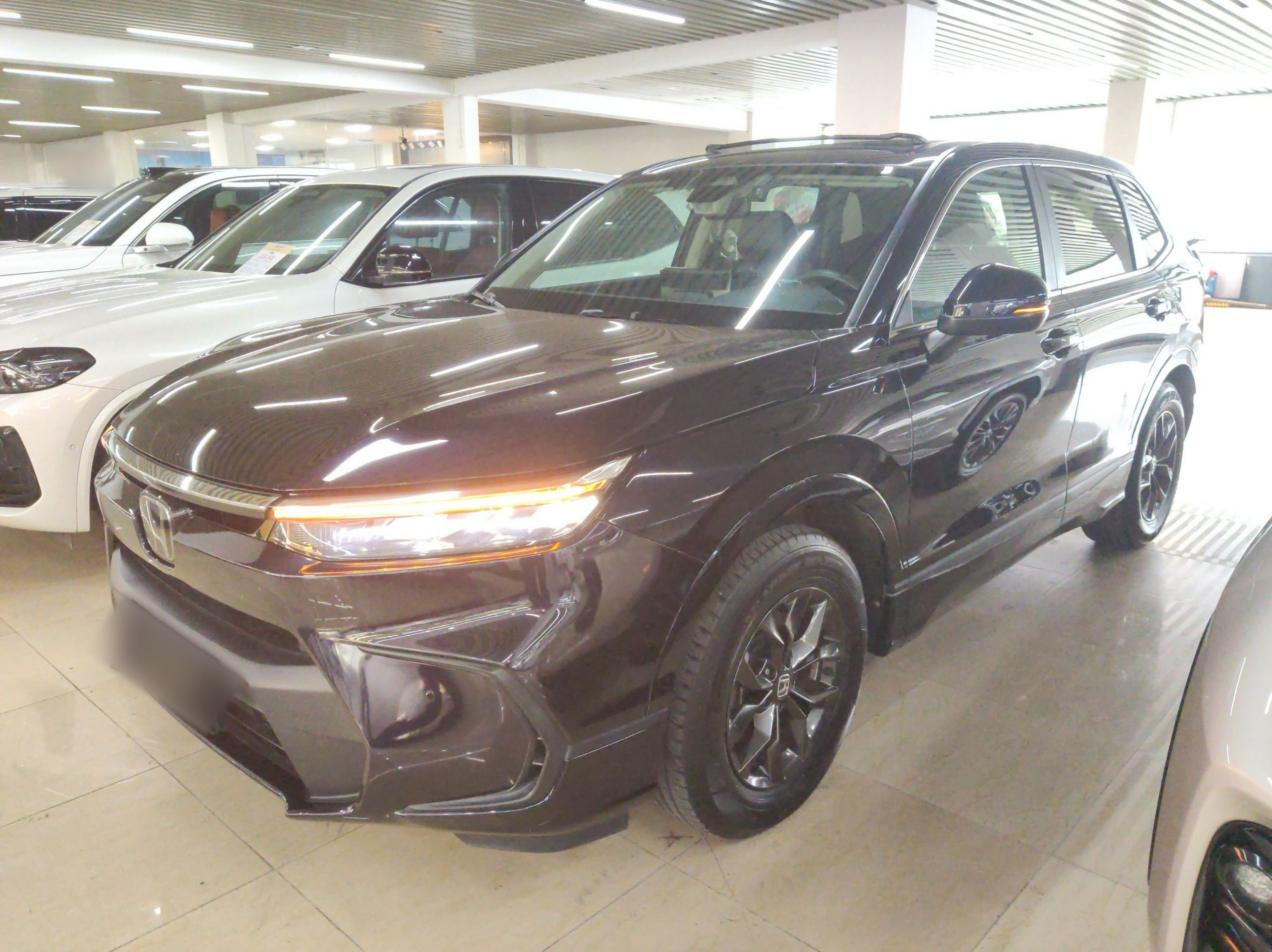 Под передней частью автомобиля