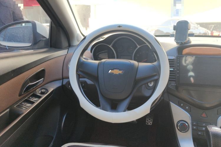 Used Chevrolet Cruze 2015 Hatchback 1.6L Automatic Comfort Edition