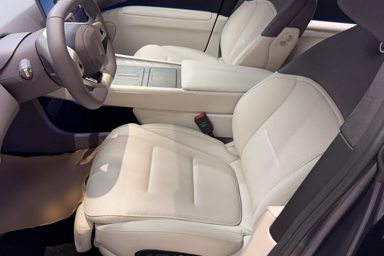 Used  12 2025 Master All-Electric Four-Wheel Drive
