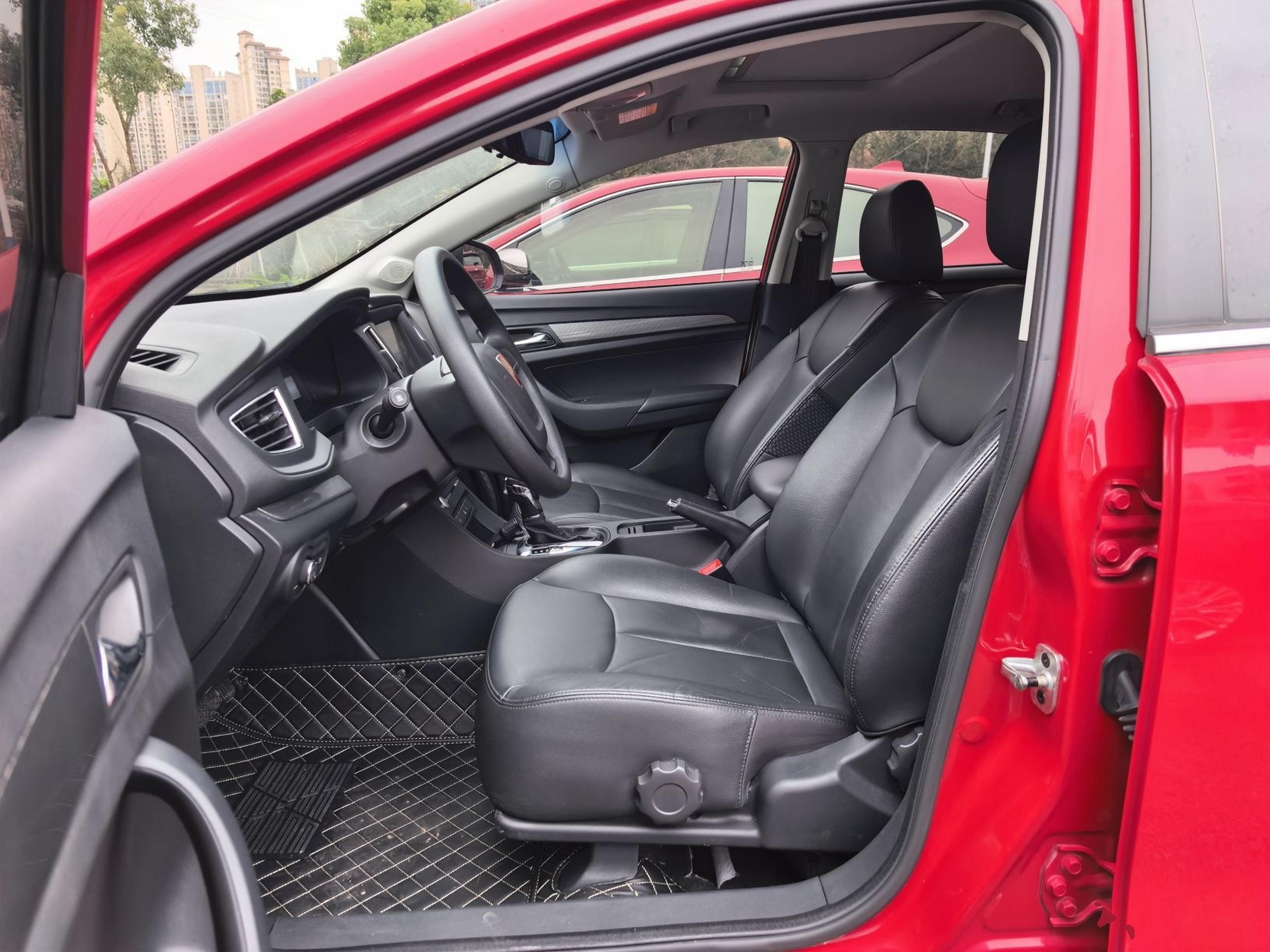 Переднее сиденье в автомобиле