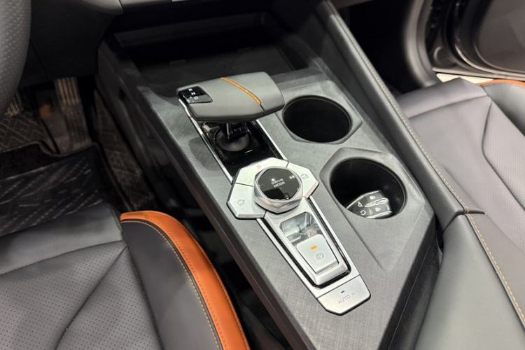 Used Changan UNI-V 2024 1.5T High-Energy Version
