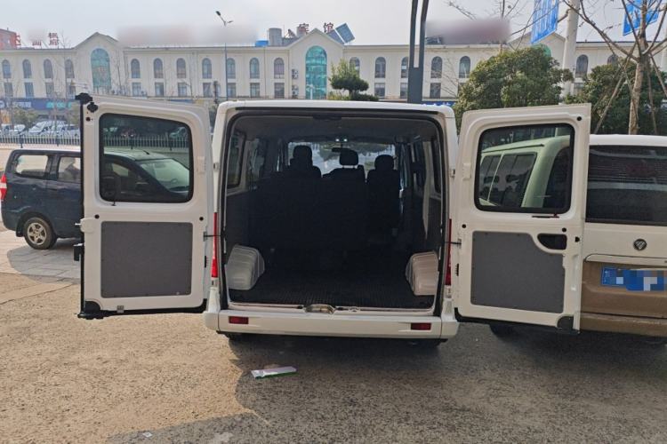 Used SAIC MAXUS Xintu V80 2023 2.0T AMT Classic Aoyuntong Short Wheelbase Ultra-Low Roof 5/6-Seater