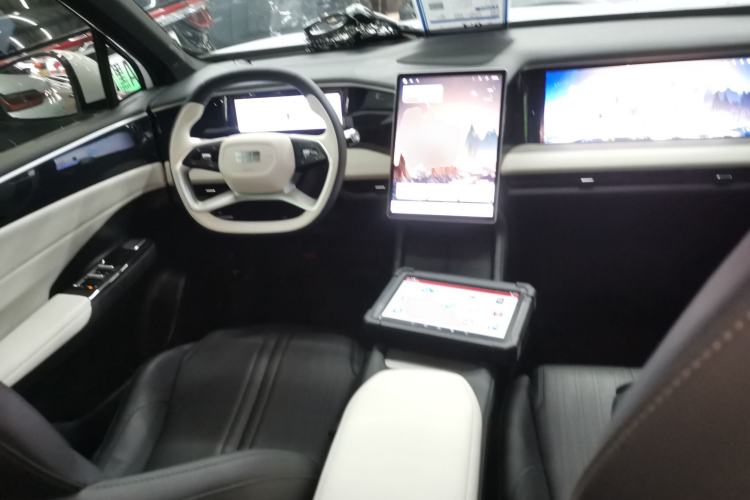 Used  L7 2024 1.5T 115 km PLUS Dragon Edition