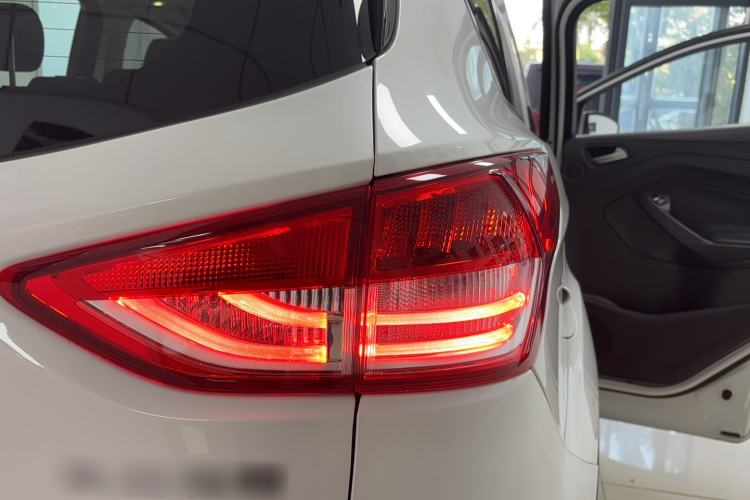 Used Ford Kuga 2013 2.0L GTDi Four-Wheel-Drive Sport Model
