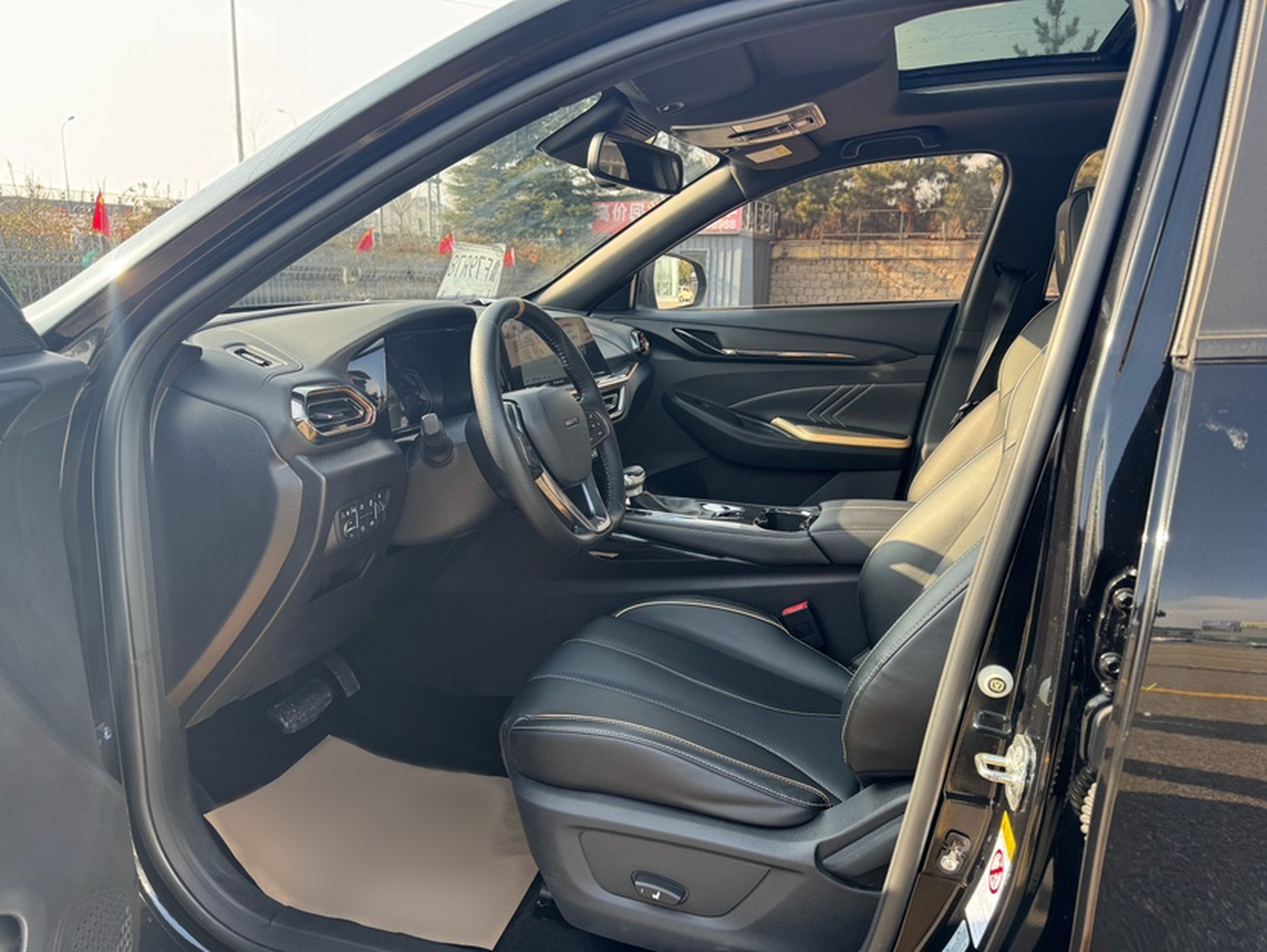 المقاعد الأمامية داخل السيارة