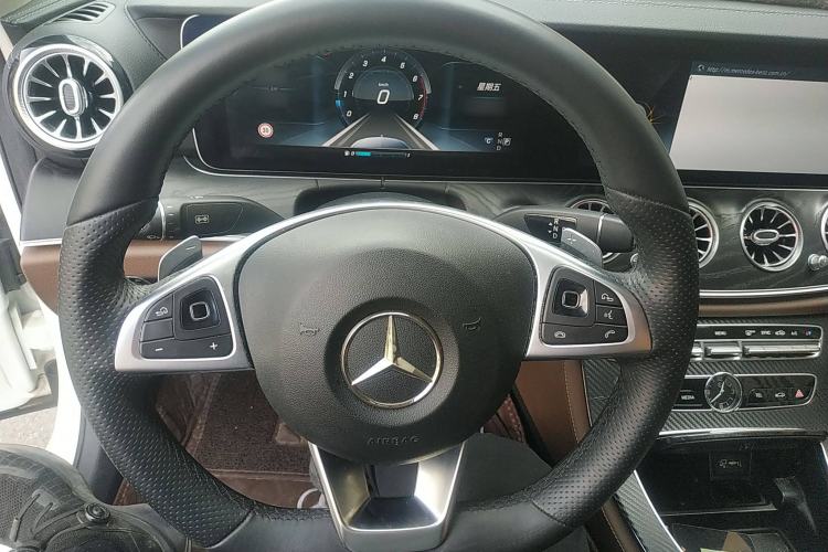 Used Mercedes-Benz E-Class 2016 E 300 L Sporty and Stylish Model
