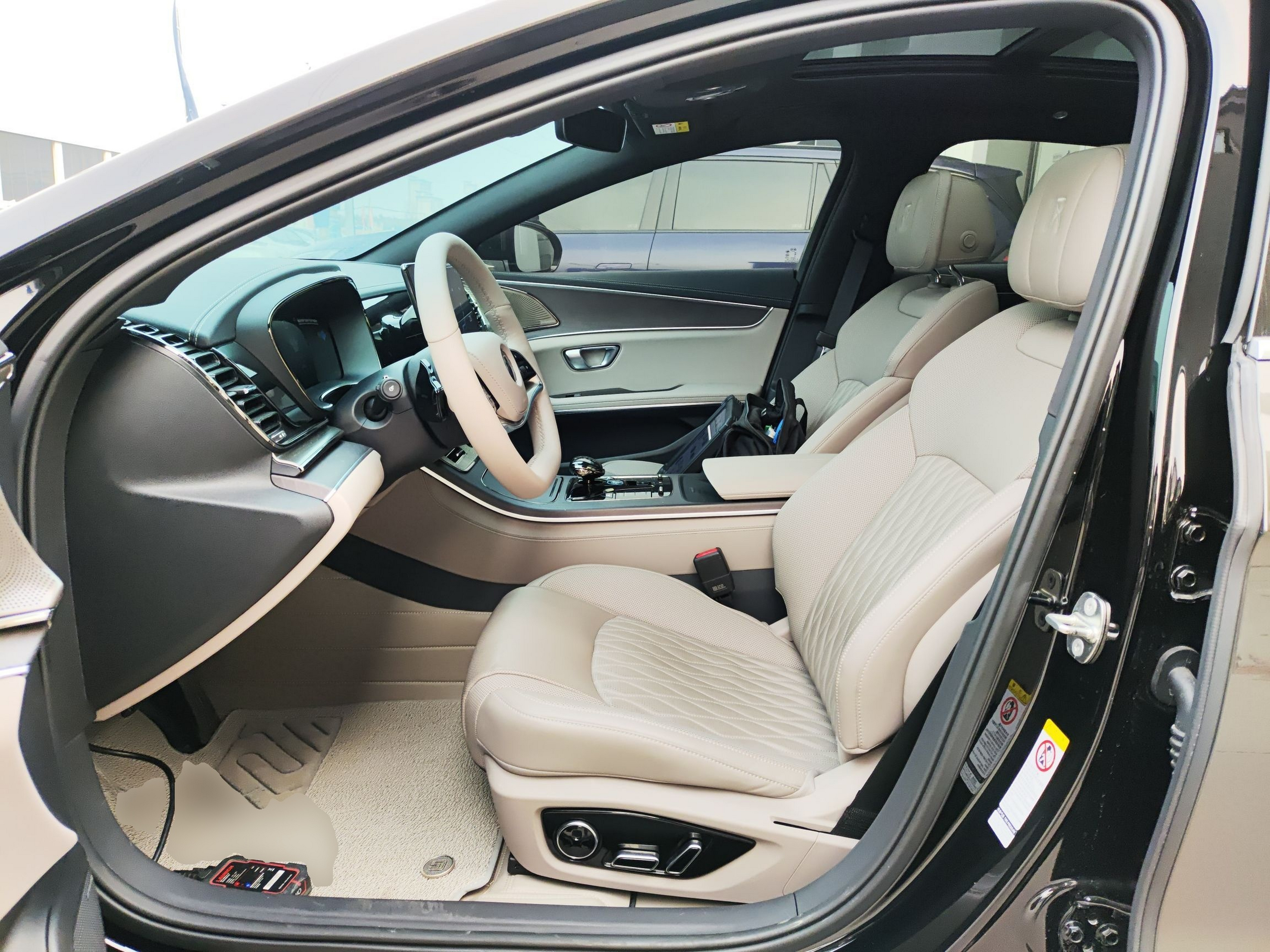 Переднее сиденье в автомобиле