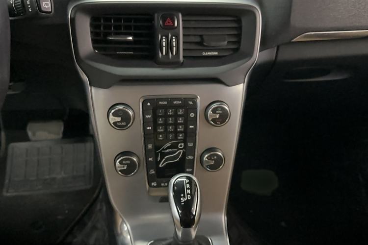 Used Volvo V40 2018 T3 Zhiya Edition
