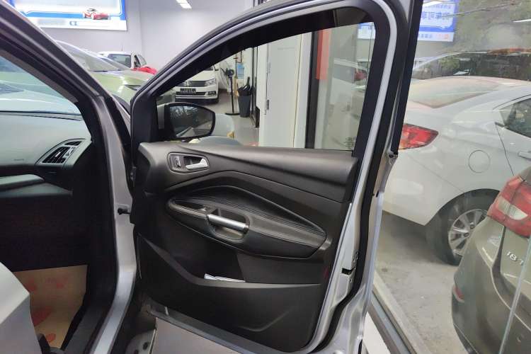 Used Ford Kuga 2013 1.6L GTDi Two-Wheel-Drive Trend Model
