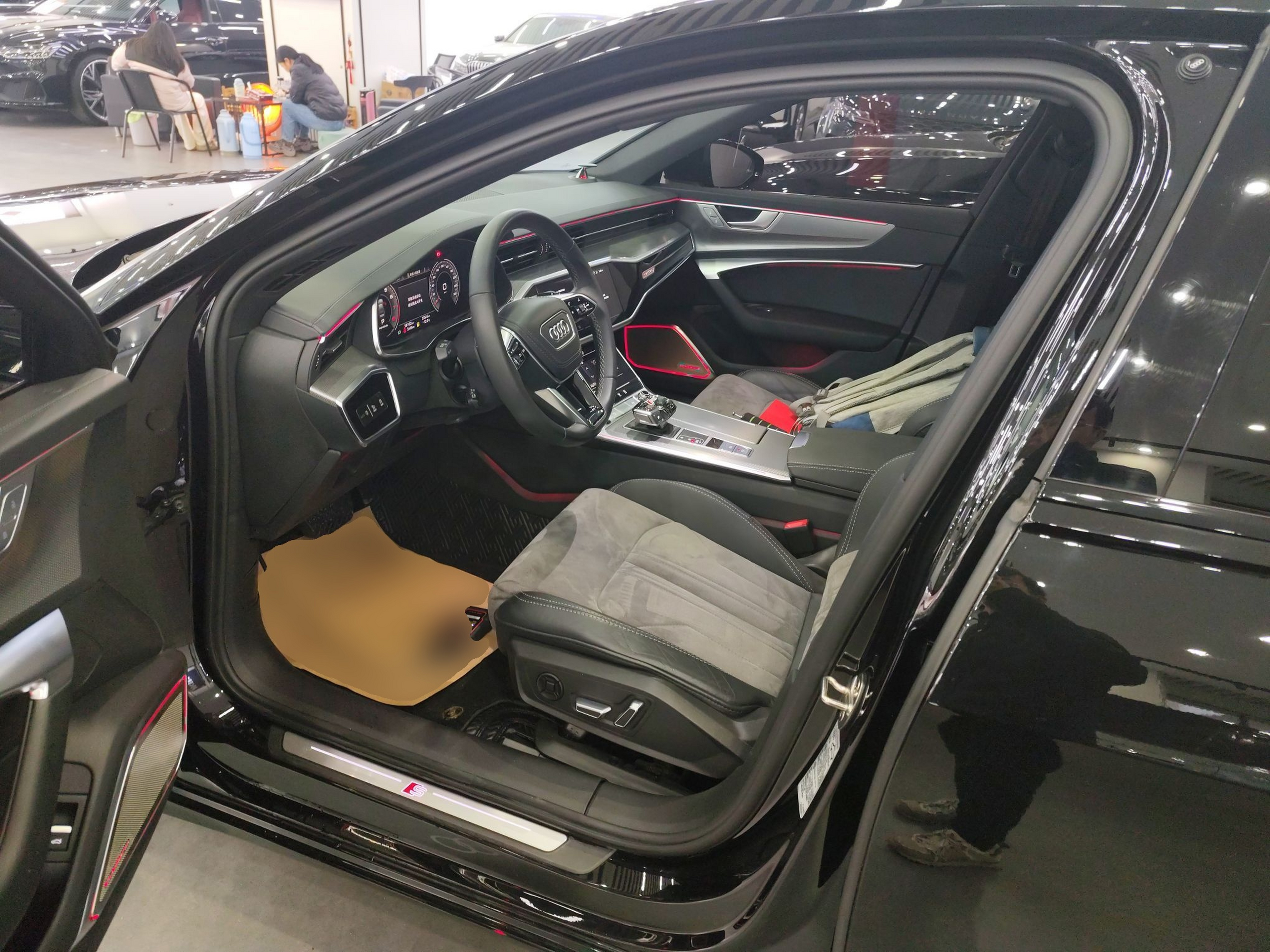 Переднее сиденье в автомобиле