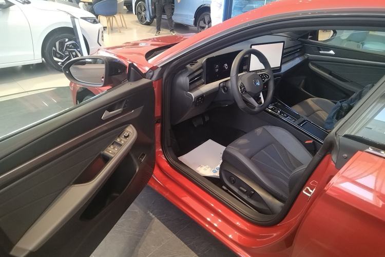 Used Volkswagen Lamando 