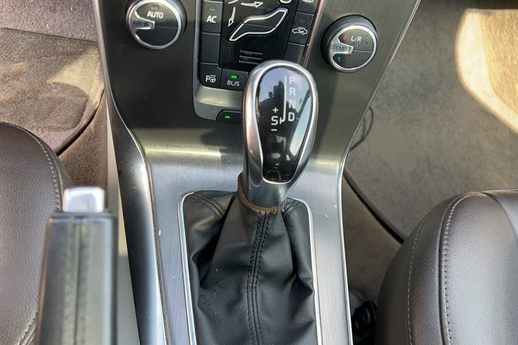 Used Volvo V40 2013 2.0T Zhiya Edition
