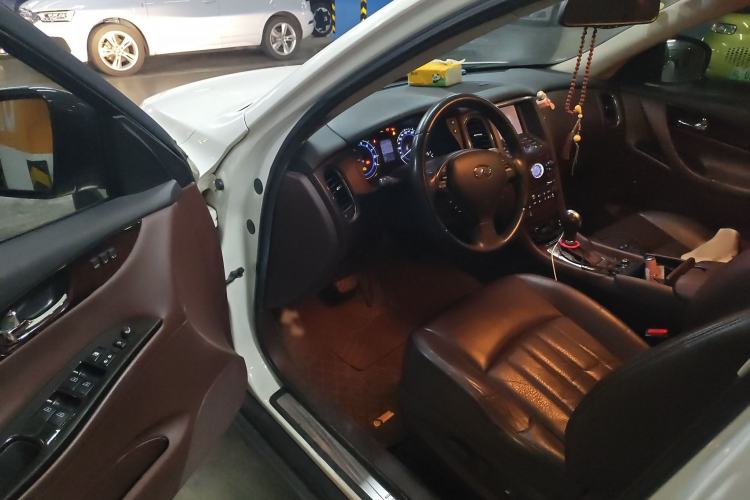 Used Infiniti QX50 2013 2.5L Two-Wheel-Drive Zunya Edition
