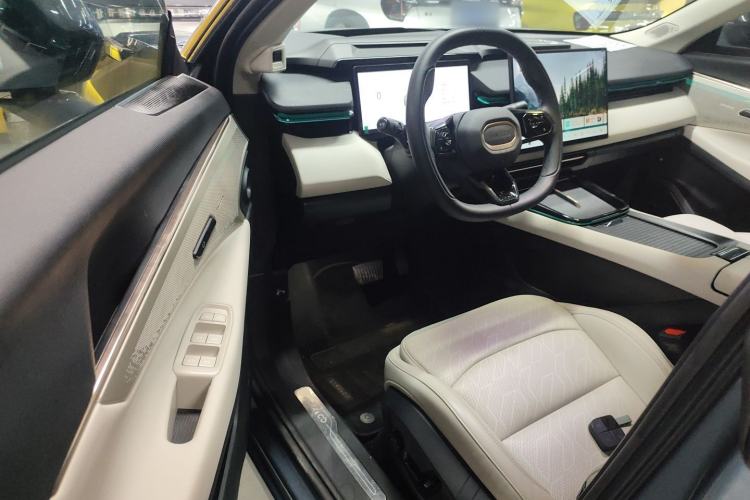 Used Lynk & Co 08 EM-P 2025 245km Ultra-Long Range Halo
