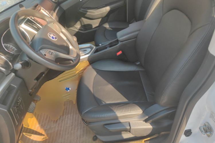 Used Venucia T70 2015 2.0L CVT Smart Edition
