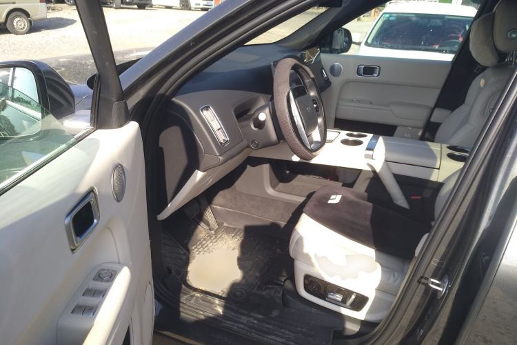 Used Li Auto L8 2023 Pro Model
