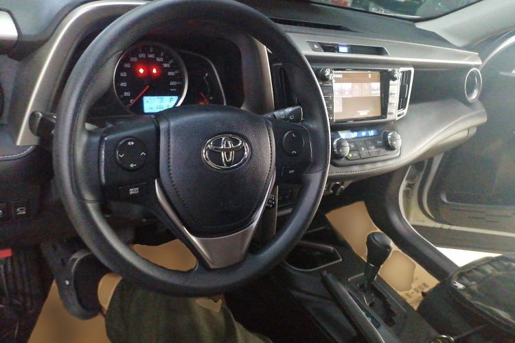 Used Toyota RAV4 2016 2.0L CVT Two-Wheel Drive Fashion Edition China V Standard
