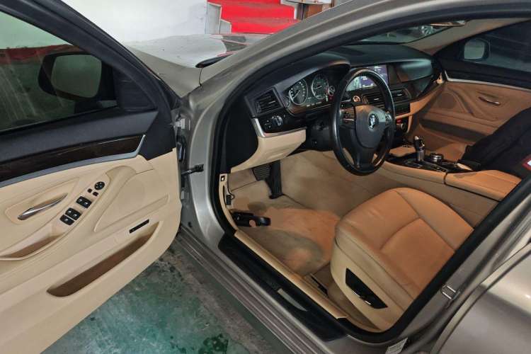 Used BMW 5 Series 2013 525Li Luxury Model
