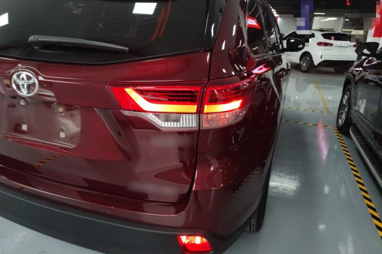 Used Toyota Highlander 2018 2.0T Four-Wheel Drive Luxury Version 7 Seats China VI Standard
