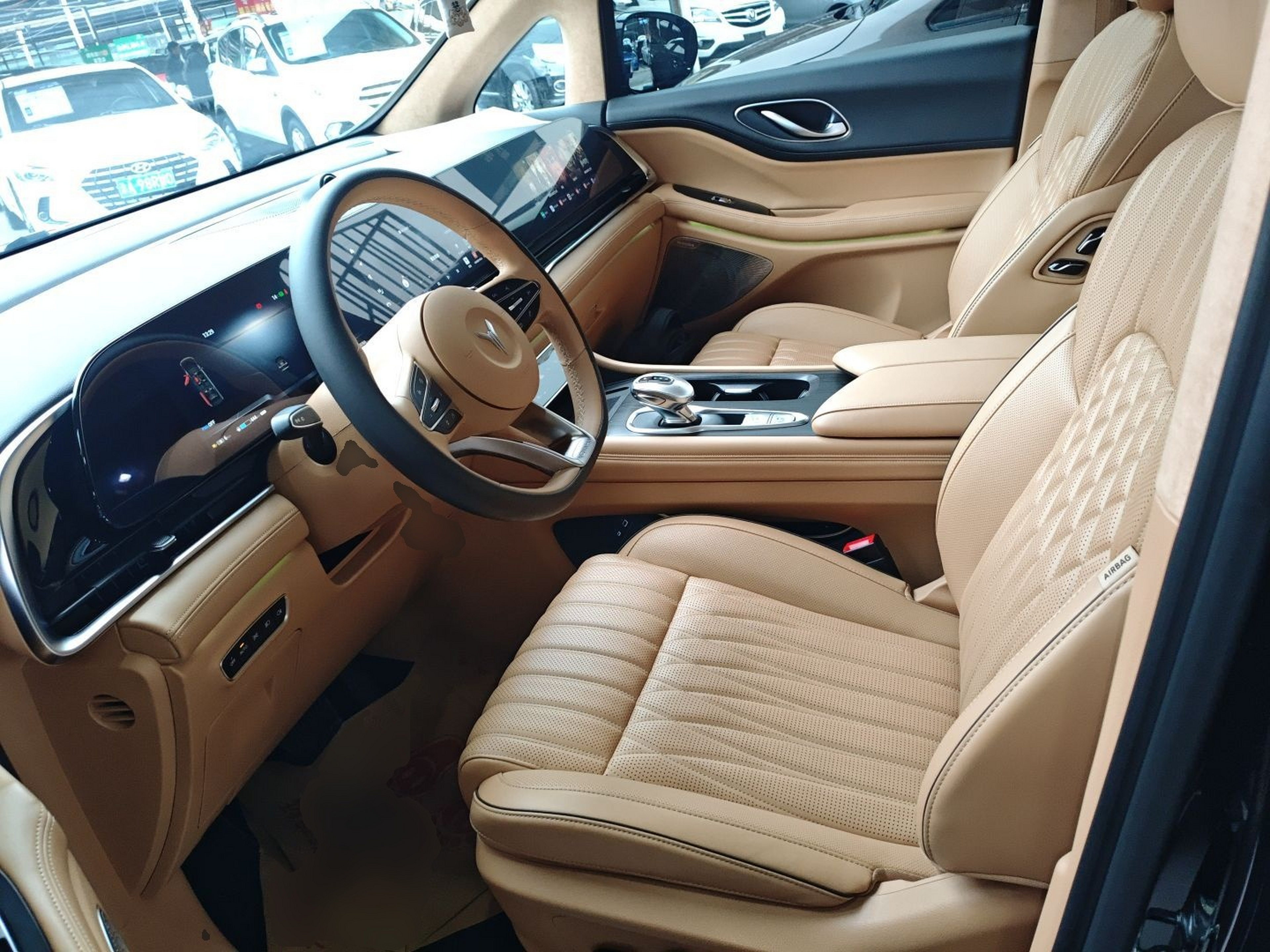 Переднее сиденье в автомобиле