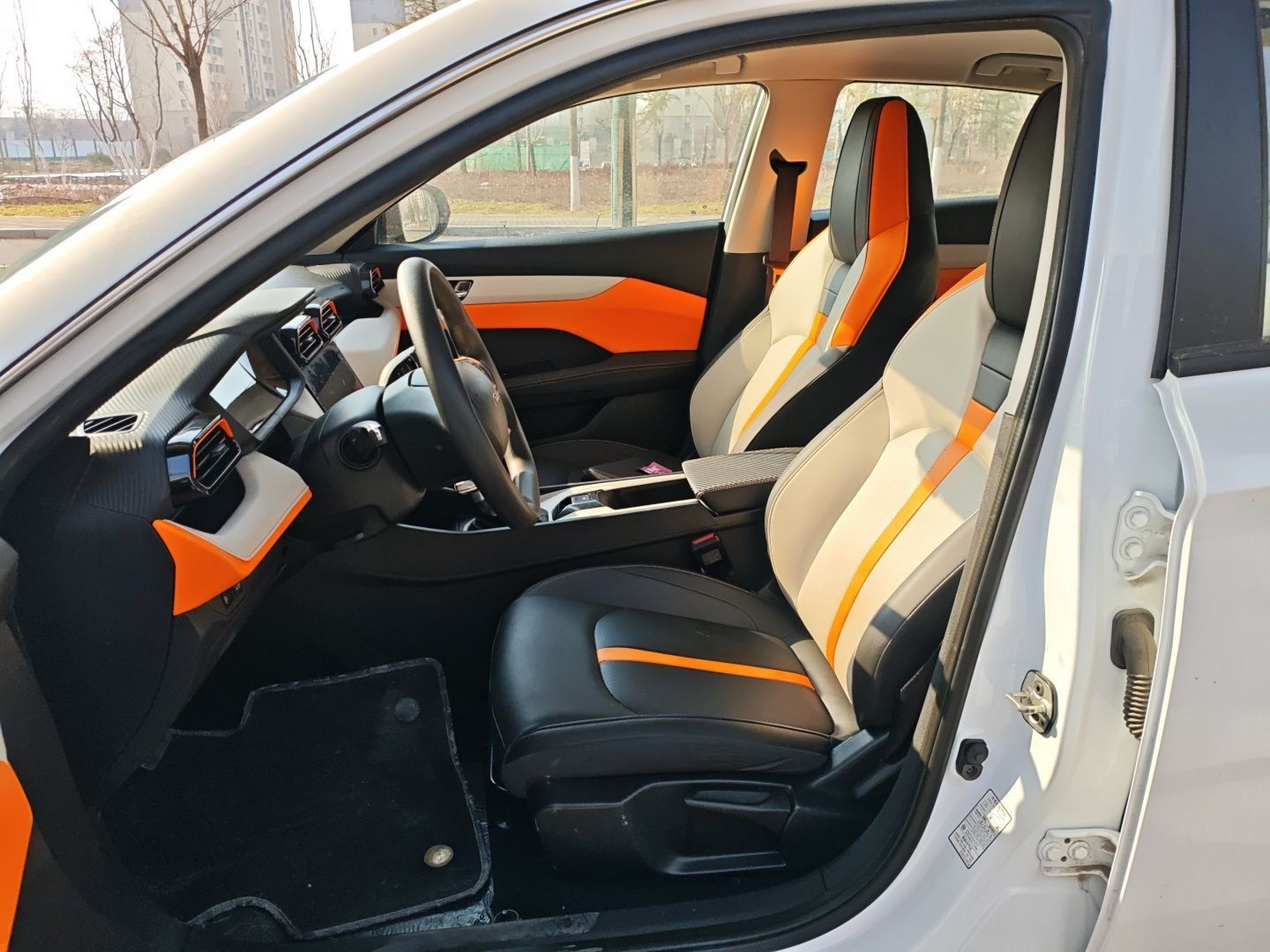 Переднее сиденье в автомобиле