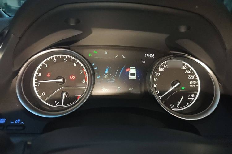 Used Toyota Camry 2021 2.0G Luxury Edition
