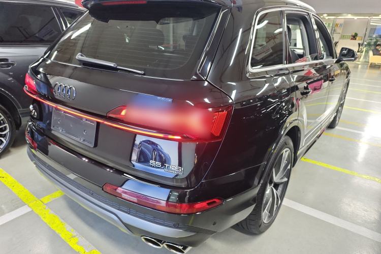 Used Audi Q7 2022 55 TFSI quattro S line Sport model
