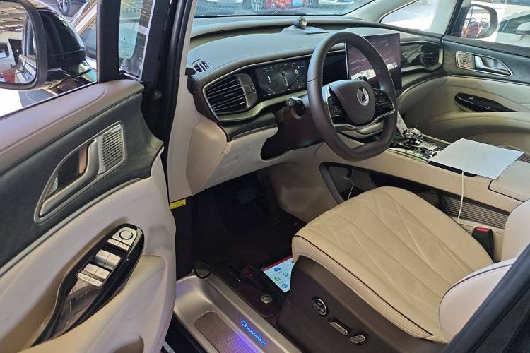 Used Denza D9 2024 DM-i 1050 Luxury Model
