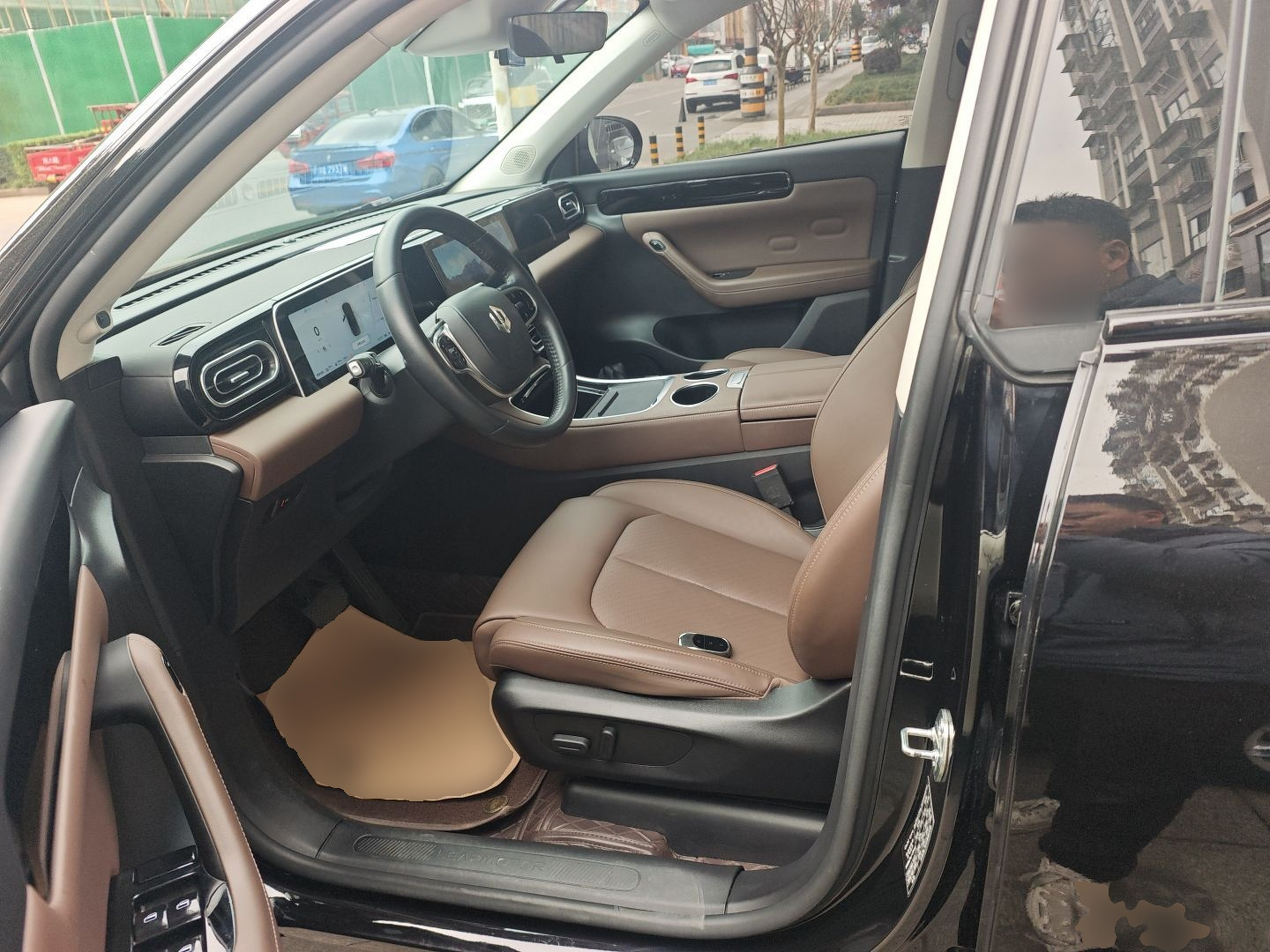 Переднее сиденье в автомобиле