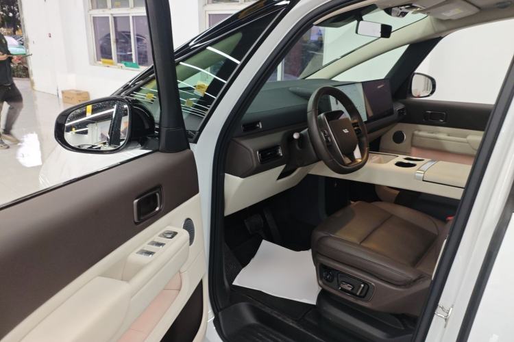 Used Li Auto MEGA 2024 Ultra Model
