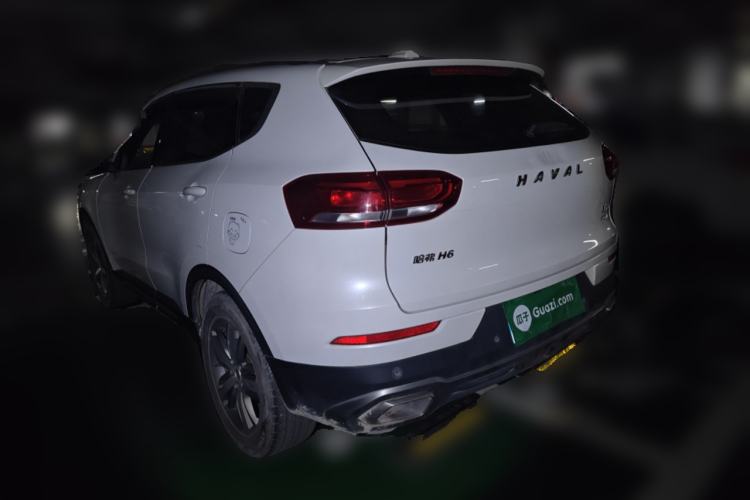 Used Haval H6 2017 Red Label 2.0T Automatic Two-Wheel Drive ZhiShang Model

