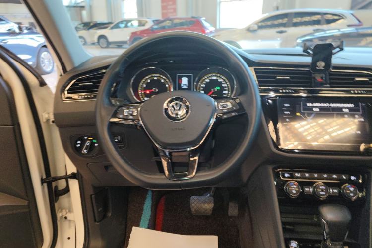 Used Volkswagen Tiguan L 2019 Revised 330TSI Automatic Two-Wheel Drive Smart & Luxury Edition China VI Standard
