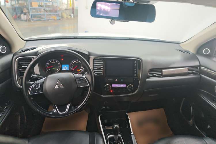 Used Mitsubishi Outlander 2018 2.0L Two-Wheel Drive Glory Edition 5 Seats