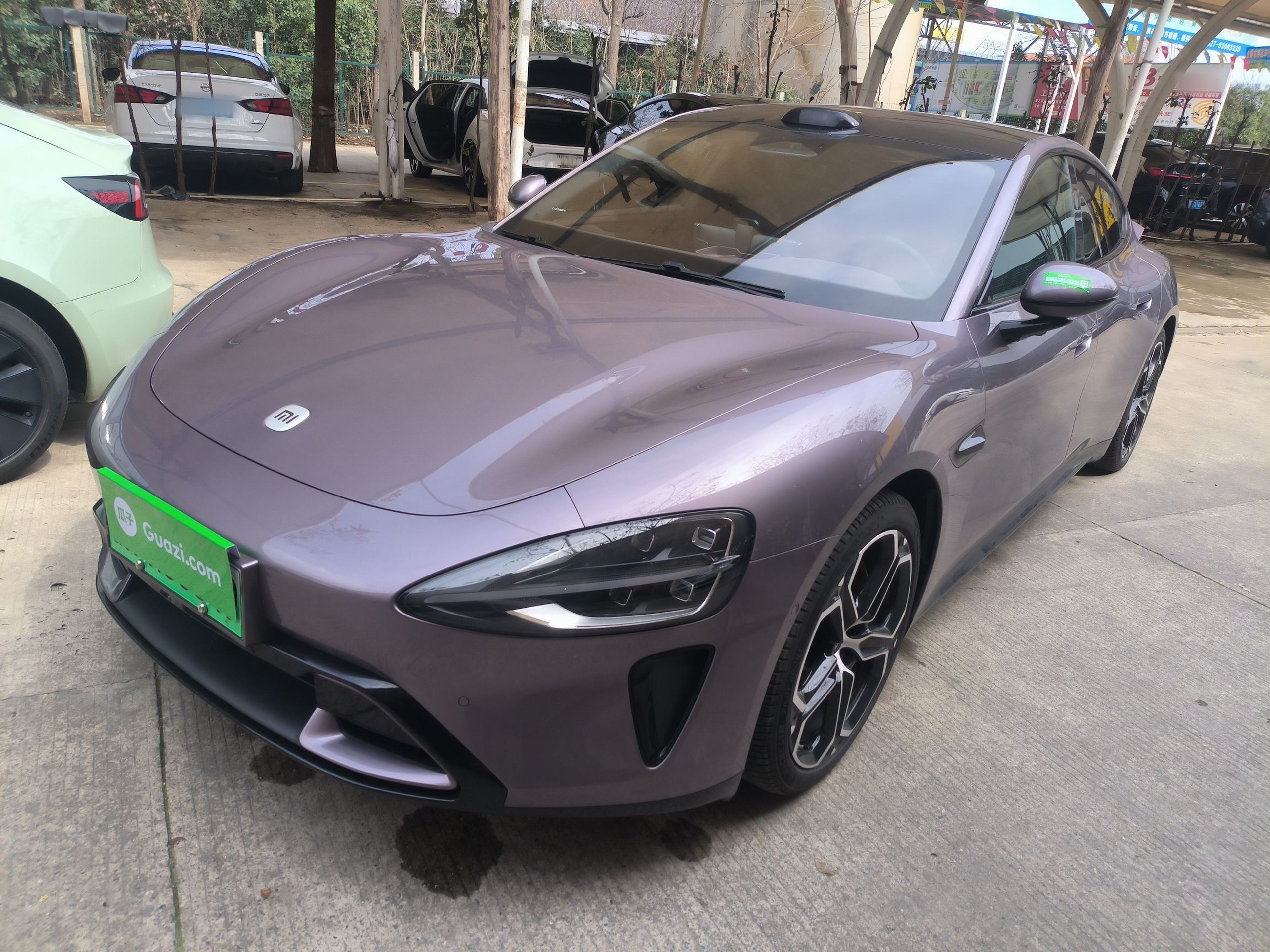 Под передней частью автомобиля