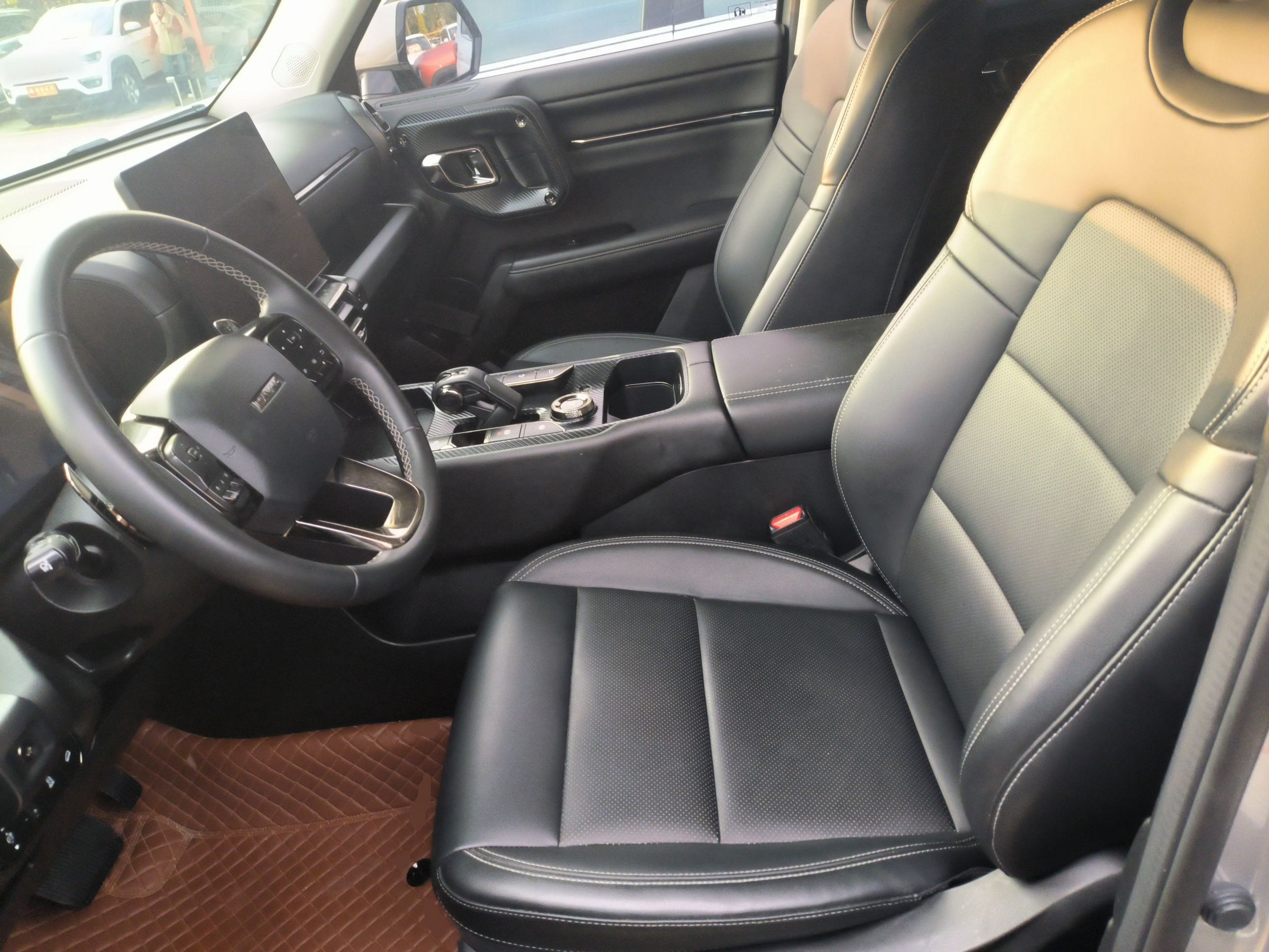 المقاعد الأمامية داخل السيارة