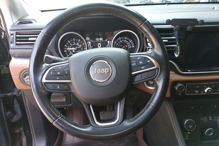 Used  Grand Commander 2022 2.0T Four-Wheel Drive Luxury Edition
