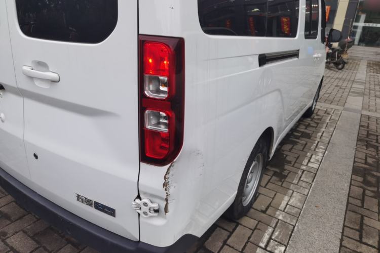 Used Wuling Yangguang 2024 300km Comfort-Grade Passenger Van 60kW