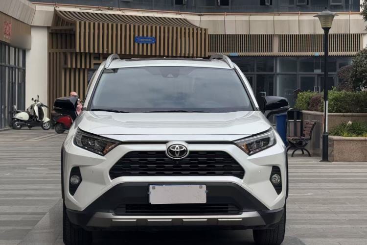 Used Toyota RAV4 2022 2.0L CVT 4x4 Fashion Edition
