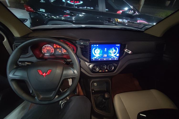 Used Wuling Hongguang V 2022 1.5L Jingqu Edition Enclosed-Window Vehicle with Electric Power Steering LAR