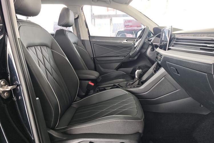 Used Volkswagen Tiguan L 2024 Outstanding Model 330TSI Automatic Two-Wheel Drive R-Line Dragon Glory Edition
