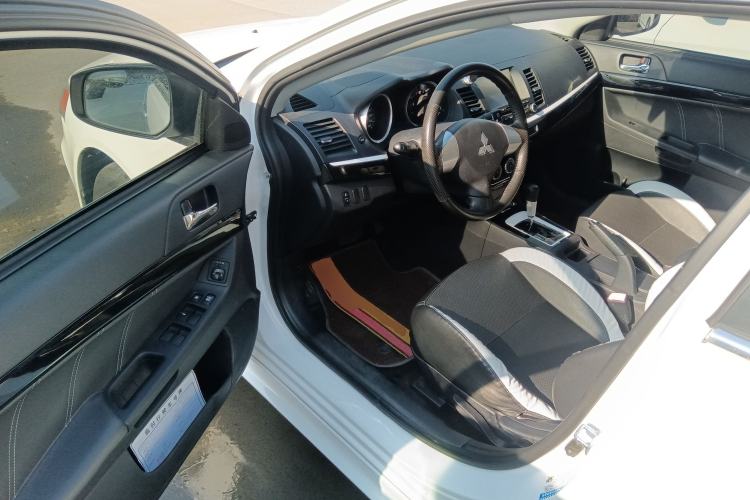 Used Mitsubishi Lancer EX 2016 1.8L CVT Black-and-White Retro Edition