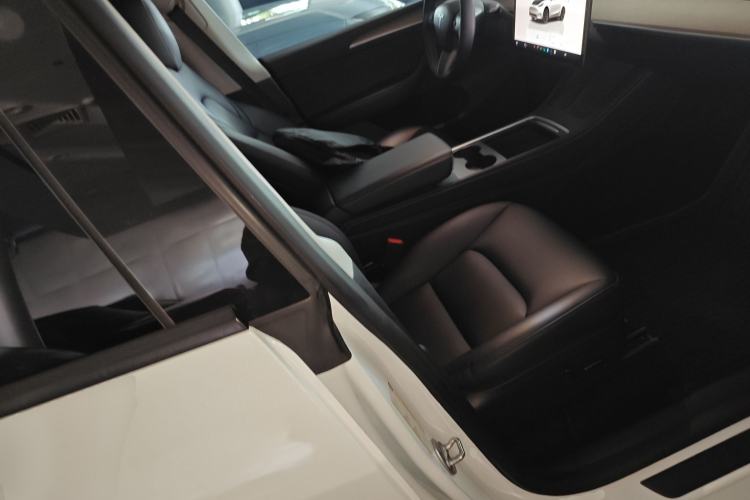 Used Tesla Model Y 2022 Long-Range All-Wheel-Drive Version
