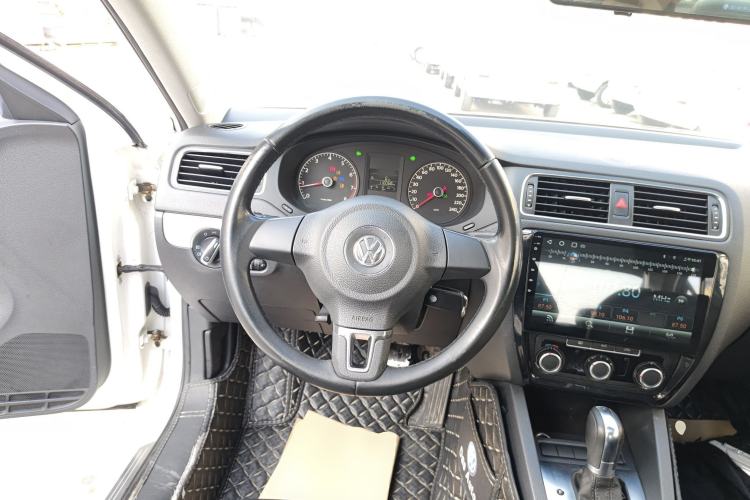 Used Volkswagen Sagitar 2015 1.6L Automatic Comfort Model
