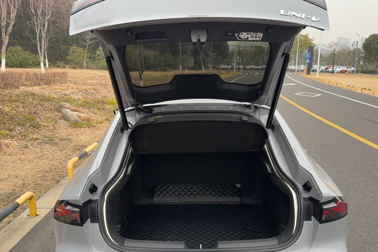 Used Changan UNI-V 2023 1.5T Sport Edition