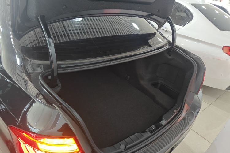 Used BMW 5 Series 2014 520Li Elegant Model
